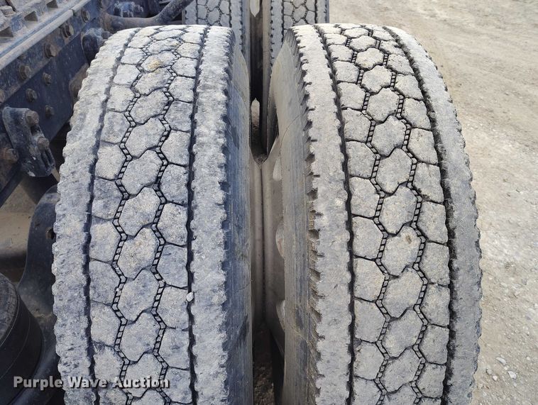 image for item DT0803 1997 Kenworth W900 semi truck