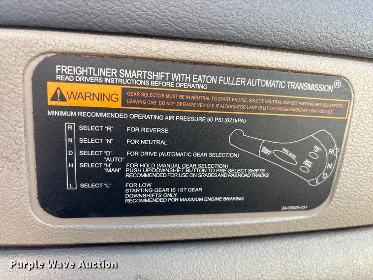 image for item DT2762 2016 Freightliner Cascadia semi truck