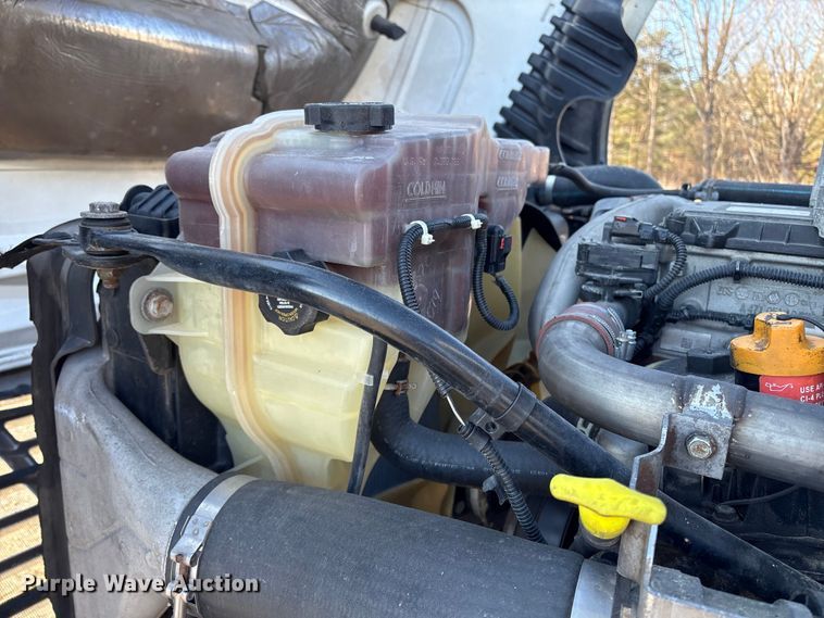 image for item DT2762 2016 Freightliner Cascadia semi truck