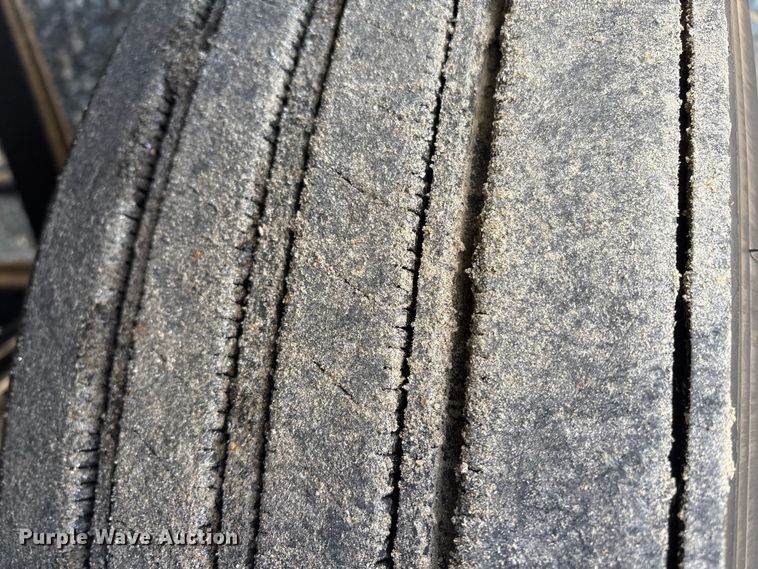 image for item DT2762 2016 Freightliner Cascadia semi truck