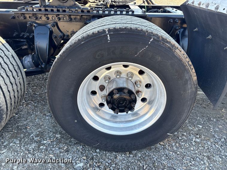 image for item DT2762 2016 Freightliner Cascadia semi truck