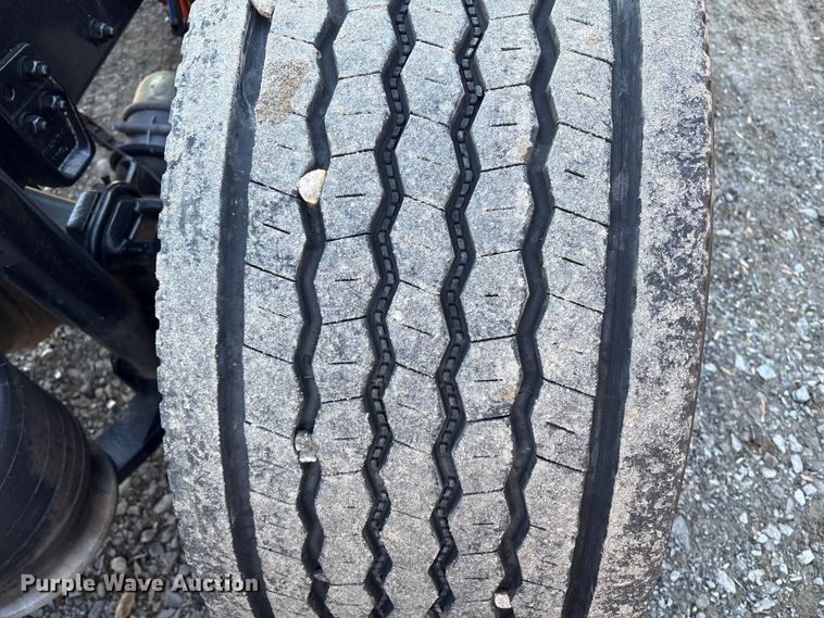 image for item DT2762 2016 Freightliner Cascadia semi truck