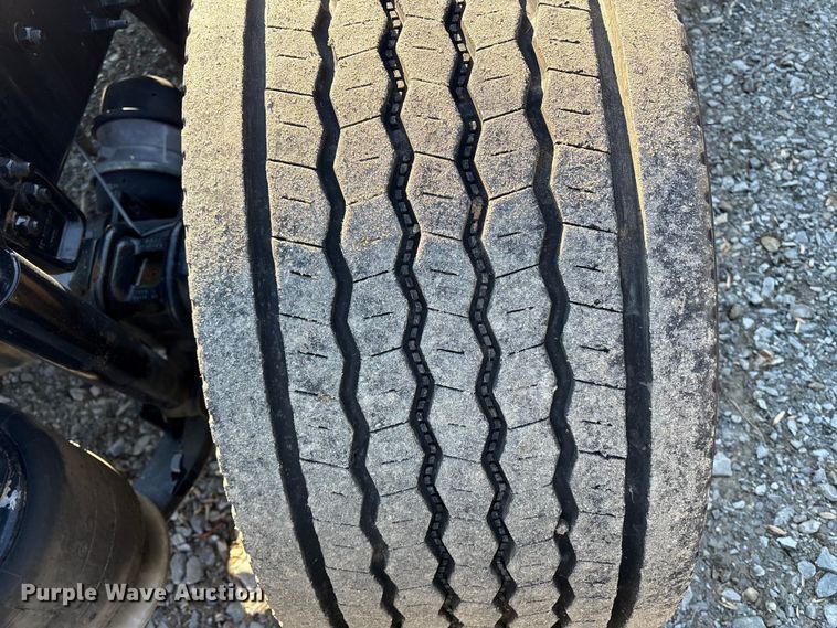 image for item DT2762 2016 Freightliner Cascadia semi truck