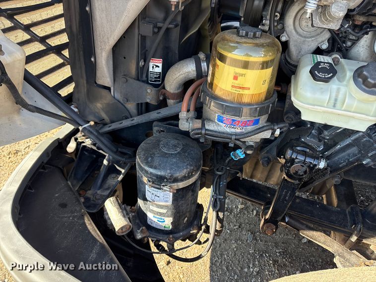 image for item DT2762 2016 Freightliner Cascadia semi truck