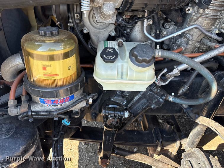 image for item DT2762 2016 Freightliner Cascadia semi truck