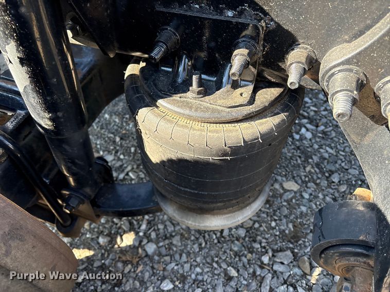 image for item DT2762 2016 Freightliner Cascadia semi truck