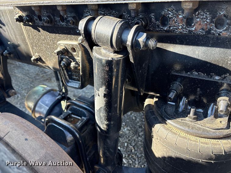 image for item DT2762 2016 Freightliner Cascadia semi truck