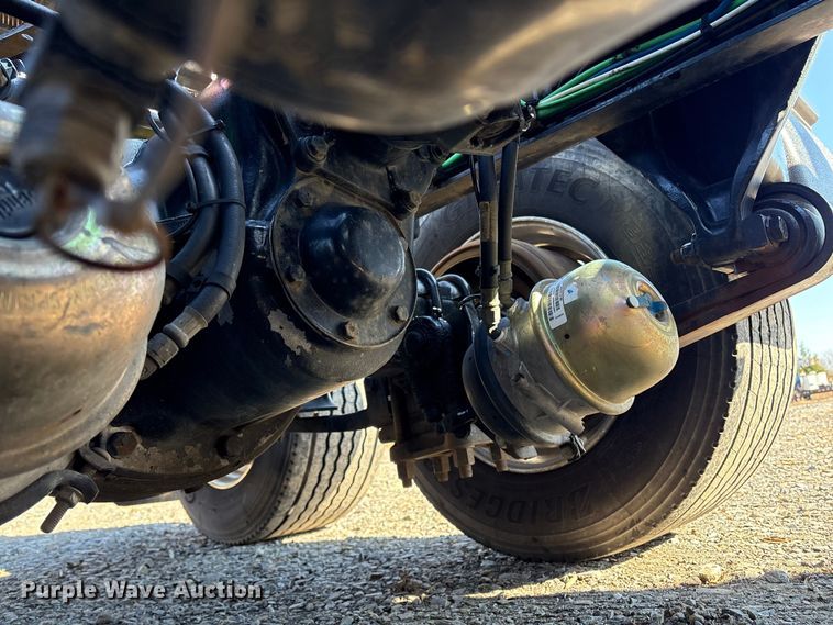 image for item DT2762 2016 Freightliner Cascadia semi truck