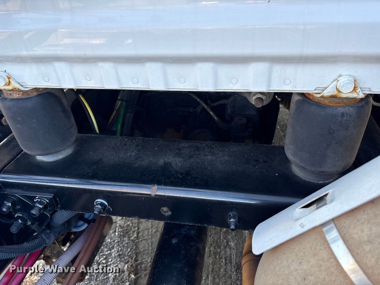 image for item DT2762 2016 Freightliner Cascadia semi truck