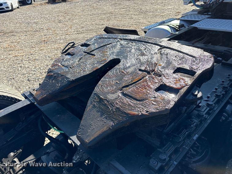 image for item DT2762 2016 Freightliner Cascadia semi truck