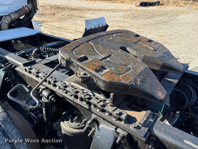 image for item DT2762 2016 Freightliner Cascadia semi truck