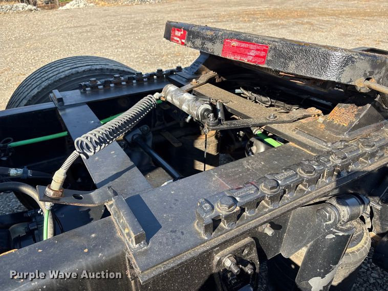 image for item DT2762 2016 Freightliner Cascadia semi truck