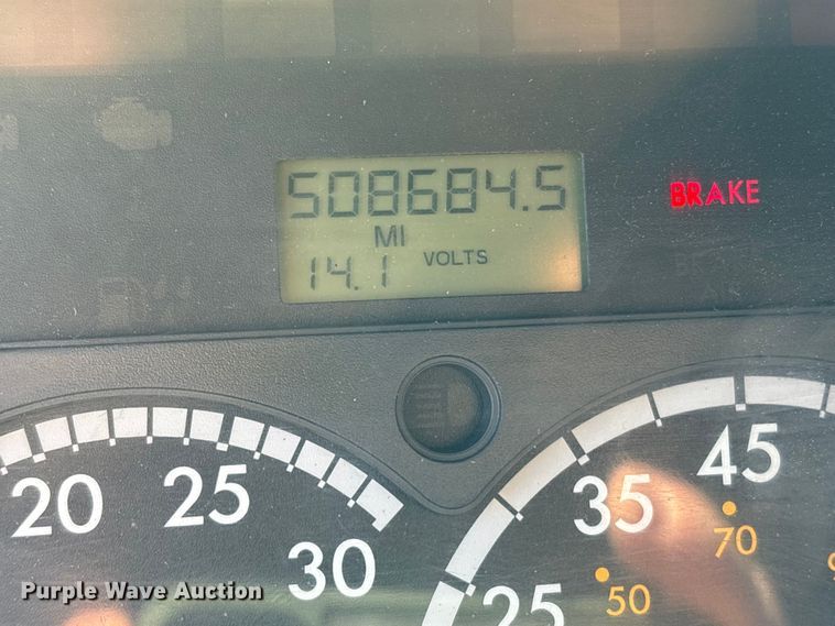 image for item DT2762 2016 Freightliner Cascadia semi truck