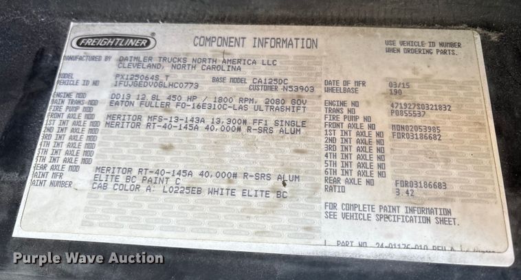 image for item DT2762 2016 Freightliner Cascadia semi truck