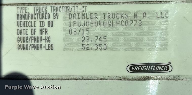 image for item DT2762 2016 Freightliner Cascadia semi truck