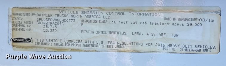 image for item DT2762 2016 Freightliner Cascadia semi truck