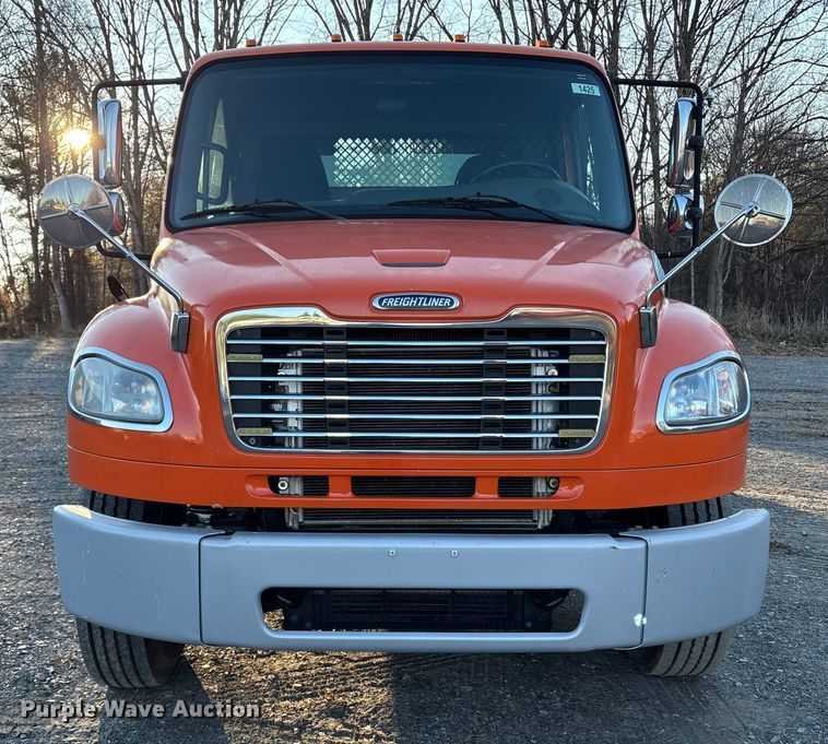 image for item DT2766 2017 Freightliner Business Class M2 flatbed truck