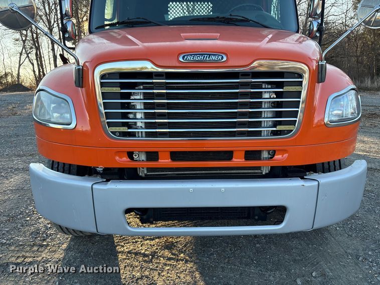 image for item DT2766 2017 Freightliner Business Class M2 flatbed truck