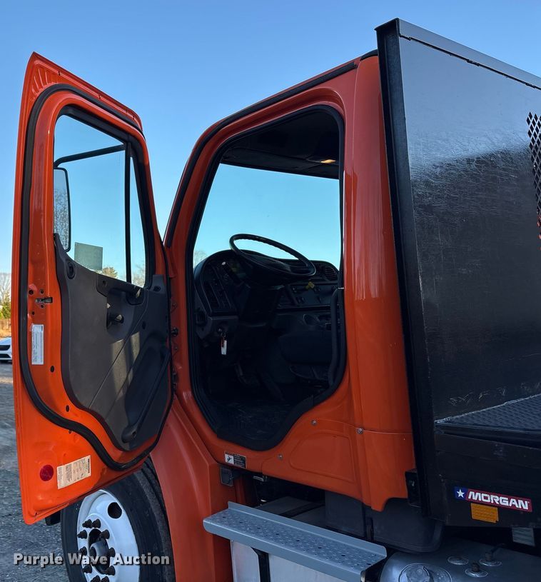 image for item DT2766 2017 Freightliner Business Class M2 flatbed truck