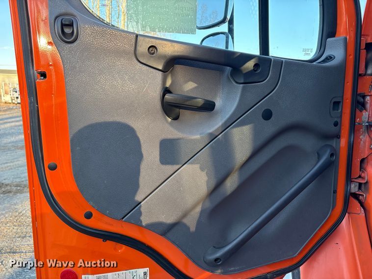 image for item DT2766 2017 Freightliner Business Class M2 flatbed truck