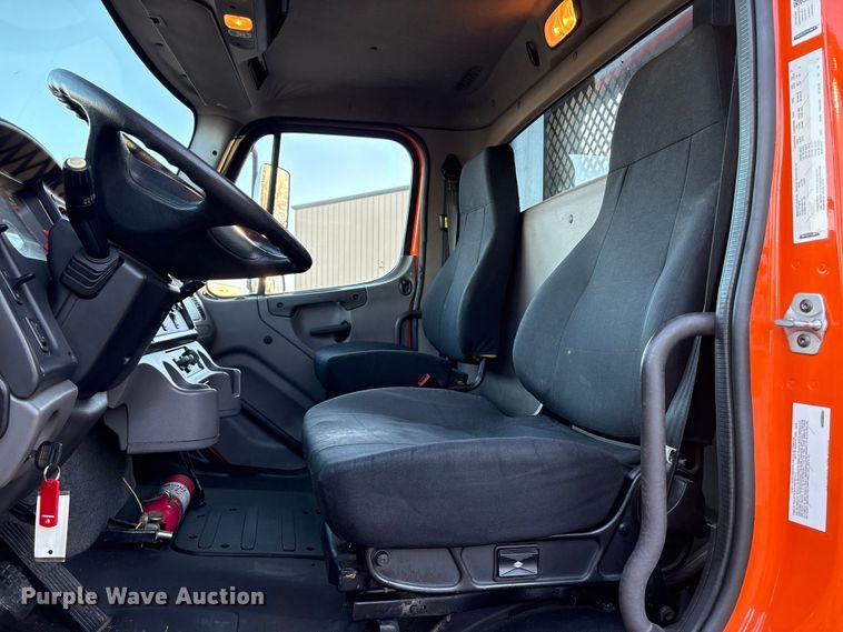 image for item DT2766 2017 Freightliner Business Class M2 flatbed truck