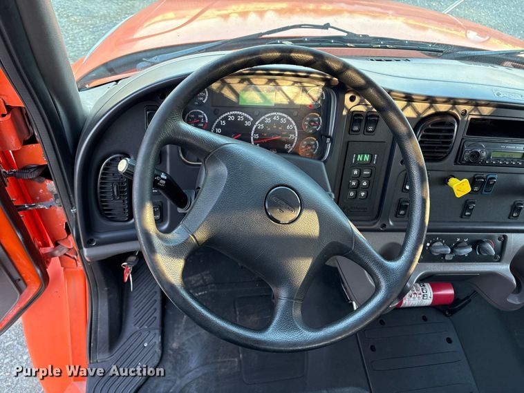 image for item DT2766 2017 Freightliner Business Class M2 flatbed truck