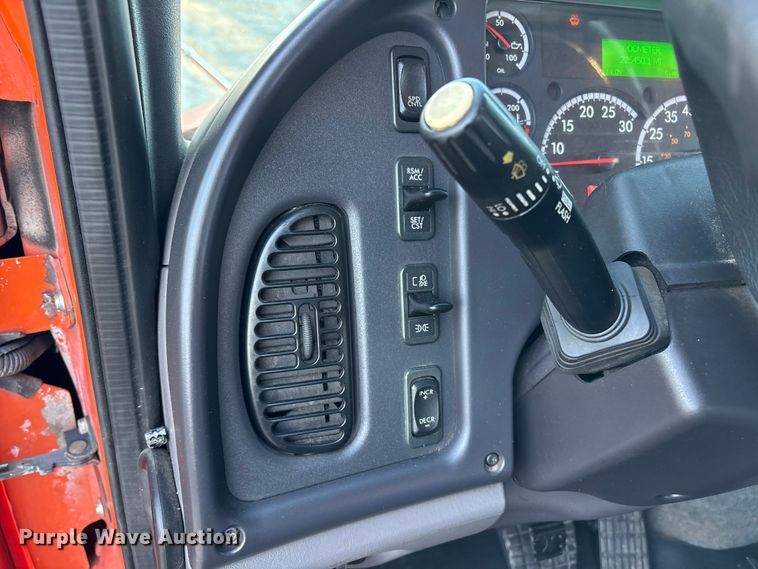 image for item DT2766 2017 Freightliner Business Class M2 flatbed truck