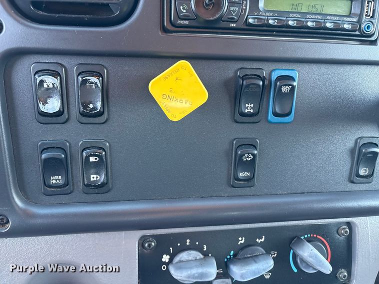 image for item DT2766 2017 Freightliner Business Class M2 flatbed truck