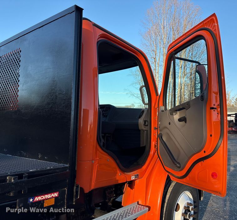 image for item DT2766 2017 Freightliner Business Class M2 flatbed truck