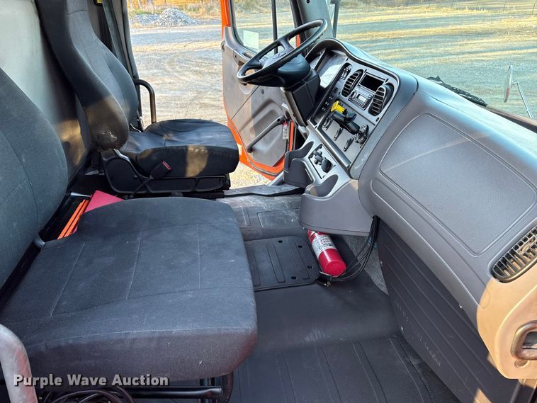 image for item DT2766 2017 Freightliner Business Class M2 flatbed truck