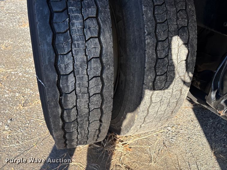 image for item DT2766 2017 Freightliner Business Class M2 flatbed truck