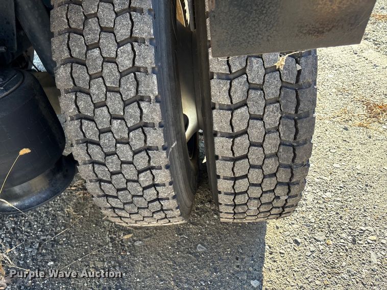 image for item DT2766 2017 Freightliner Business Class M2 flatbed truck