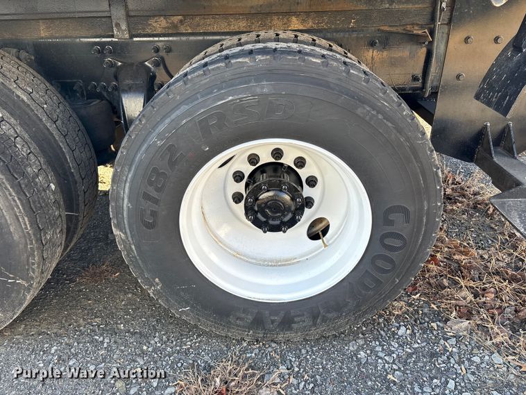 image for item DT2766 2017 Freightliner Business Class M2 flatbed truck