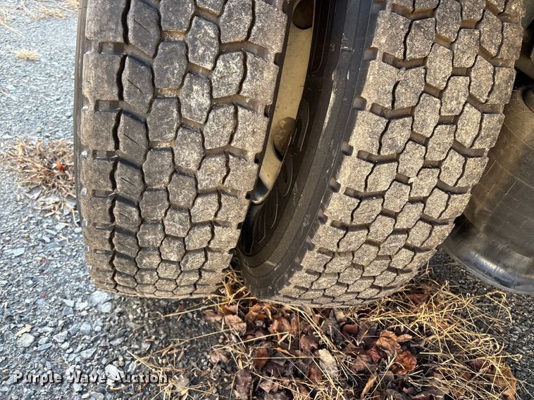 image for item DT2766 2017 Freightliner Business Class M2 flatbed truck