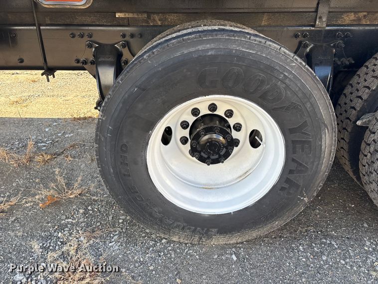 image for item DT2766 2017 Freightliner Business Class M2 flatbed truck