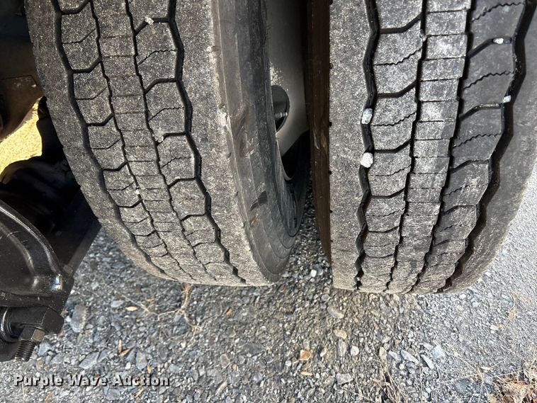 image for item DT2766 2017 Freightliner Business Class M2 flatbed truck