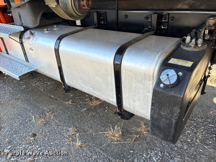 image for item DT2766 2017 Freightliner Business Class M2 flatbed truck