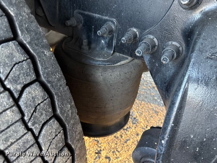 image for item DT2766 2017 Freightliner Business Class M2 flatbed truck