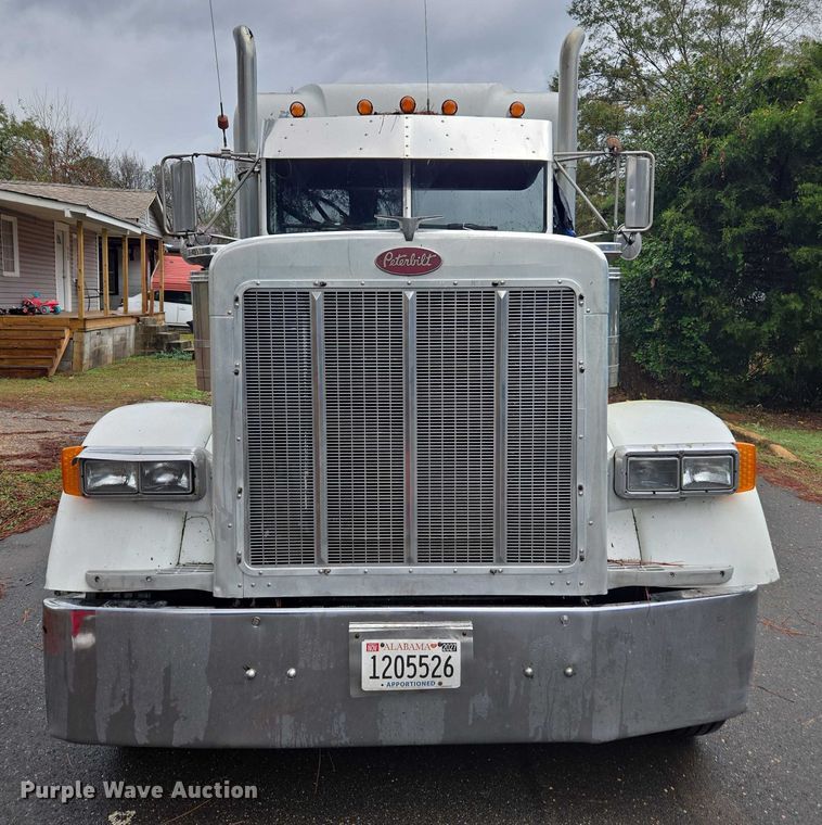 image for item DT4723 1994 Peterbilt 379 semi truck
