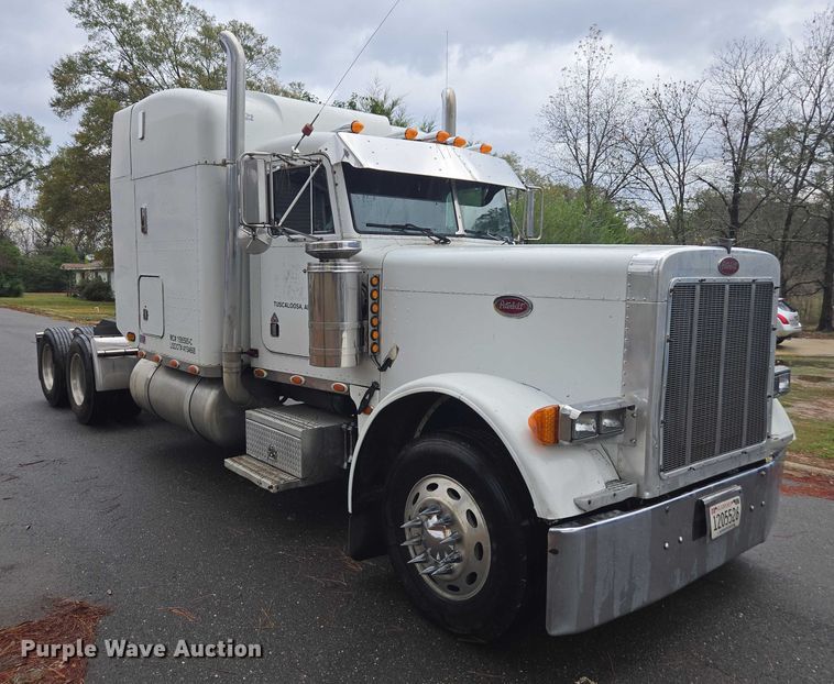 image for item DT4723 1994 Peterbilt 379 semi truck