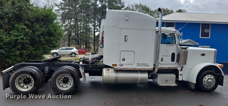 image for item DT4723 1994 Peterbilt 379 semi truck