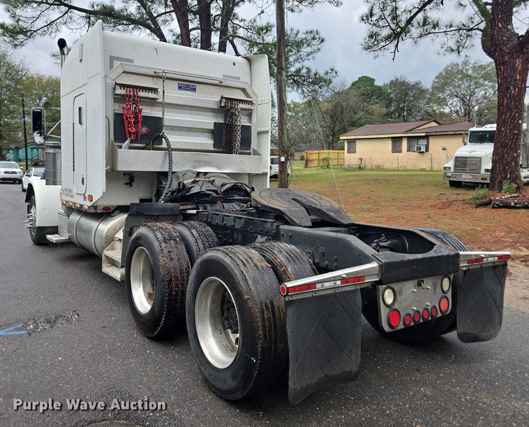 image for item DT4723 1994 Peterbilt 379 semi truck