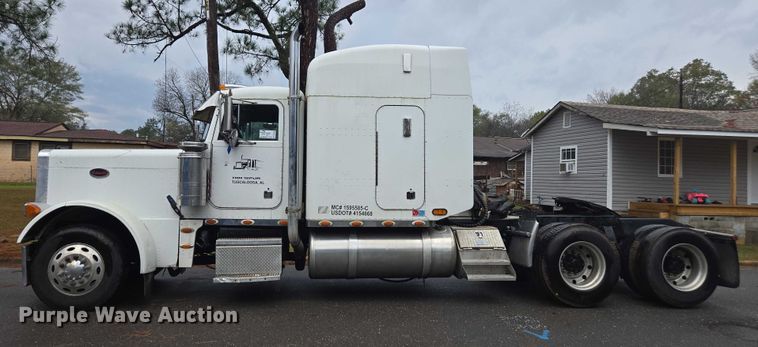 image for item DT4723 1994 Peterbilt 379 semi truck