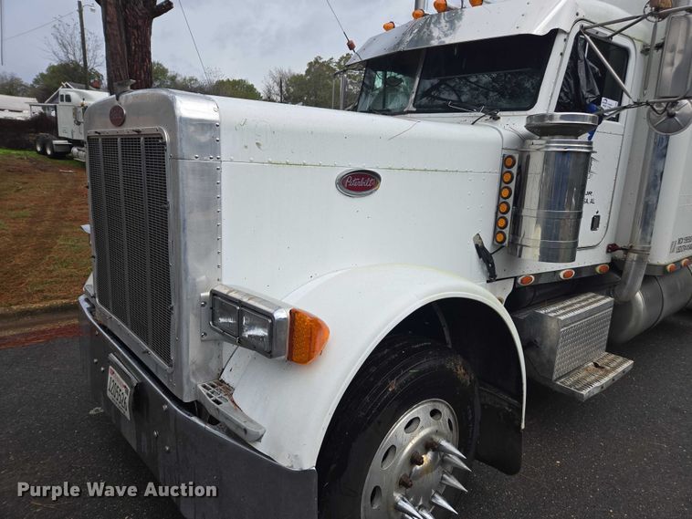 image for item DT4723 1994 Peterbilt 379 semi truck