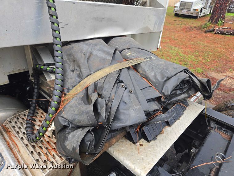 image for item DT4723 1994 Peterbilt 379 semi truck