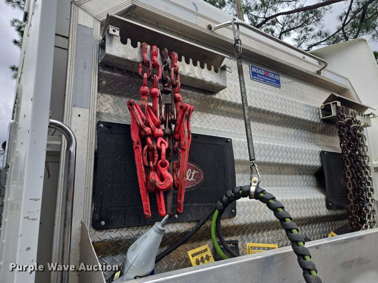 image for item DT4723 1994 Peterbilt 379 semi truck