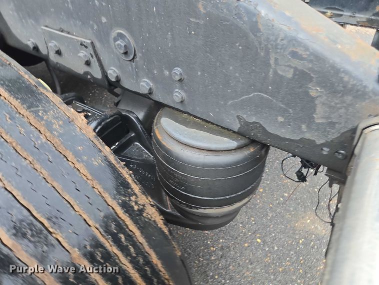 image for item DT4723 1994 Peterbilt 379 semi truck