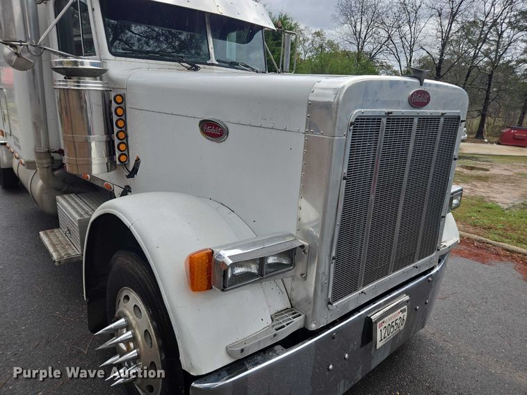 image for item DT4723 1994 Peterbilt 379 semi truck