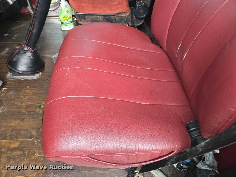 image for item DT4723 1994 Peterbilt 379 semi truck