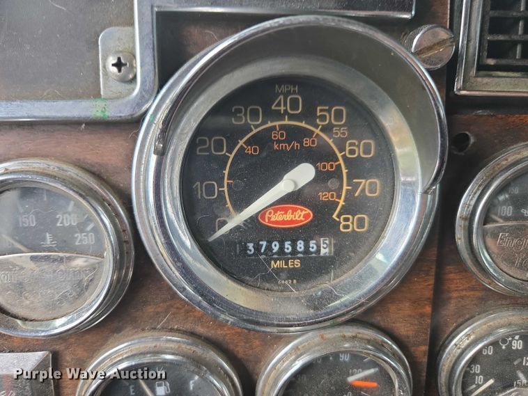 image for item DT4723 1994 Peterbilt 379 semi truck